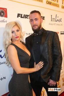 ynotcams2018_redcarpet366  